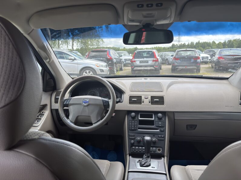
								VOLVO XC90 pilns									