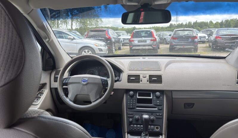 
								VOLVO XC90 pilns									