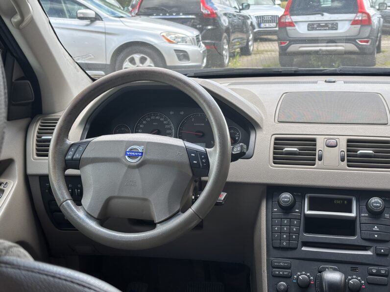 
								VOLVO XC90 pilns									