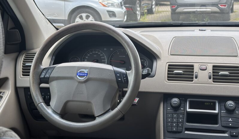 
								VOLVO XC90 pilns									