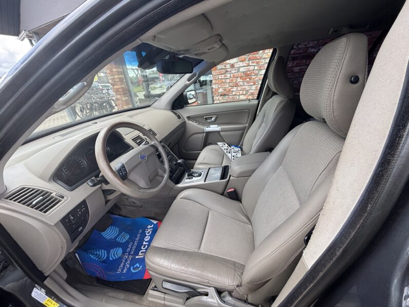 
								VOLVO XC90 pilns									