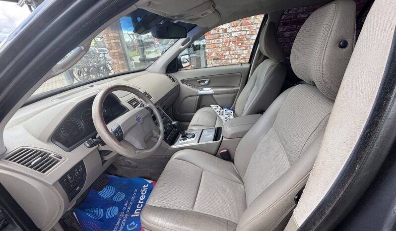 
								VOLVO XC90 pilns									