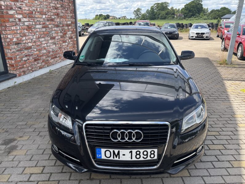 
								AUDI A3 pilns									