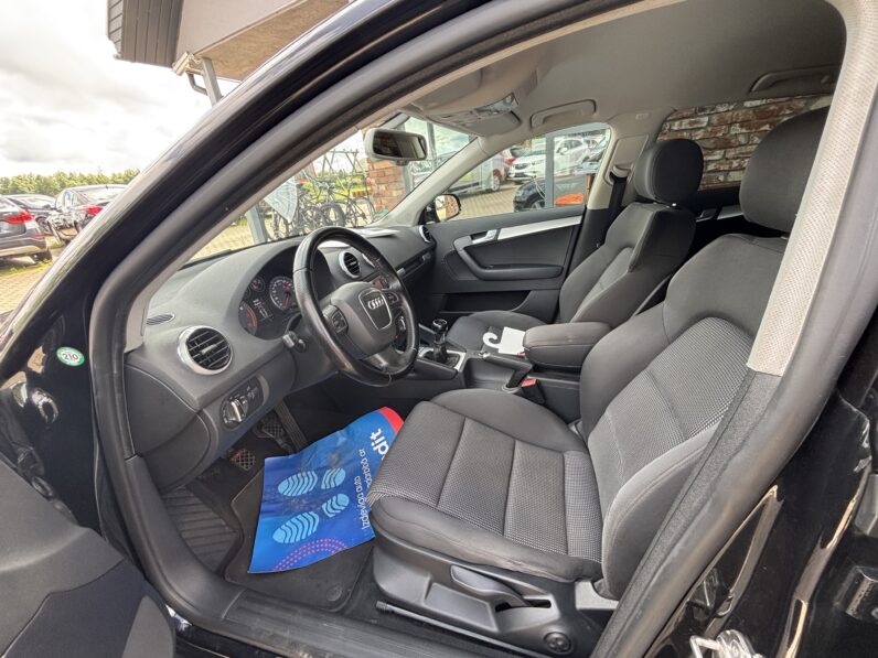 
								AUDI A3 pilns									