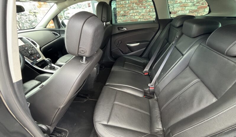 
								OPEL ASTRA SPORTS TOURER pilns									