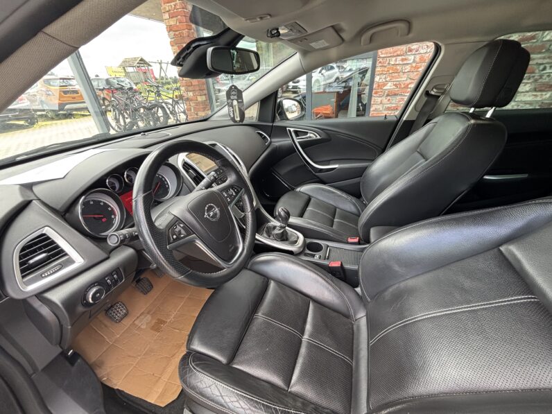 
								OPEL ASTRA SPORTS TOURER pilns									