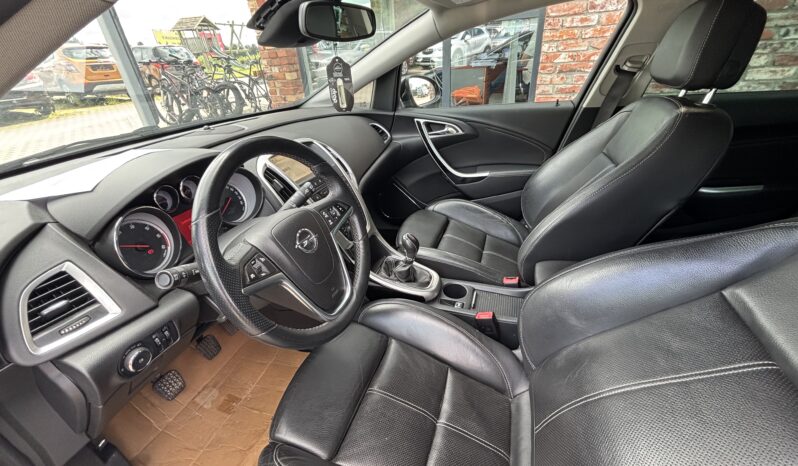 
								OPEL ASTRA SPORTS TOURER pilns									