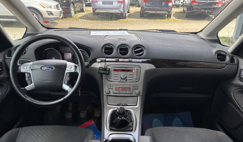 
								FORD GALAXY pilns									