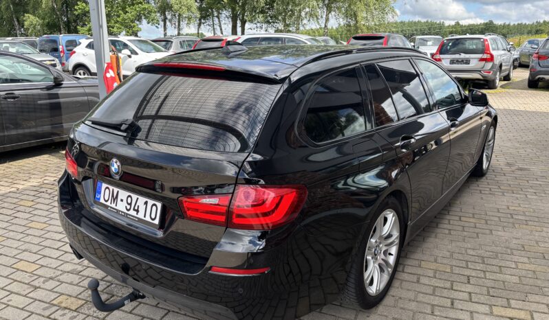 
								BMW 525 pilns									