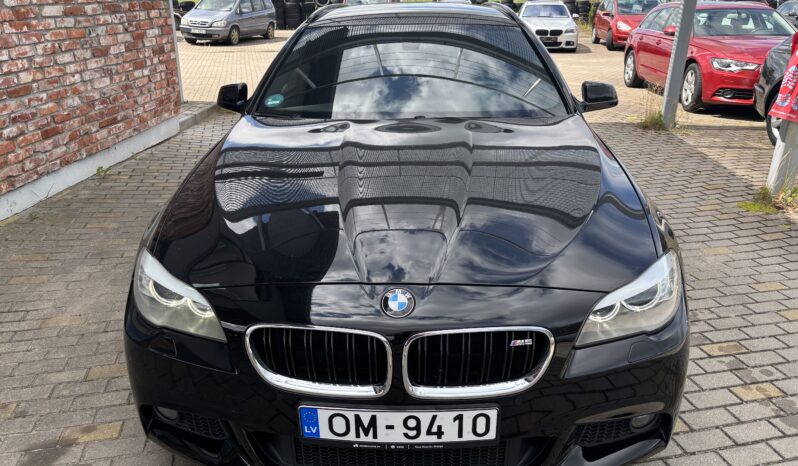
								BMW 525 pilns									