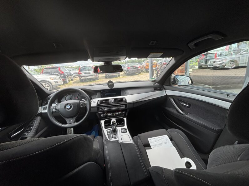 
								BMW 525 pilns									
