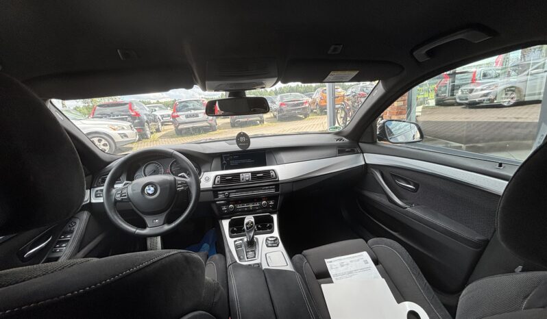 
								BMW 525 pilns									