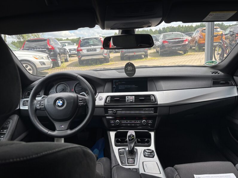 
								BMW 525 pilns									