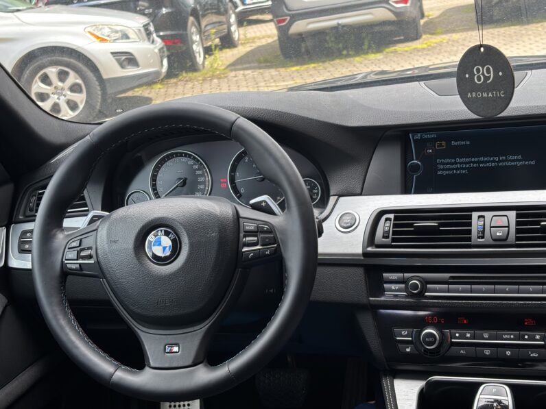
								BMW 525 pilns									