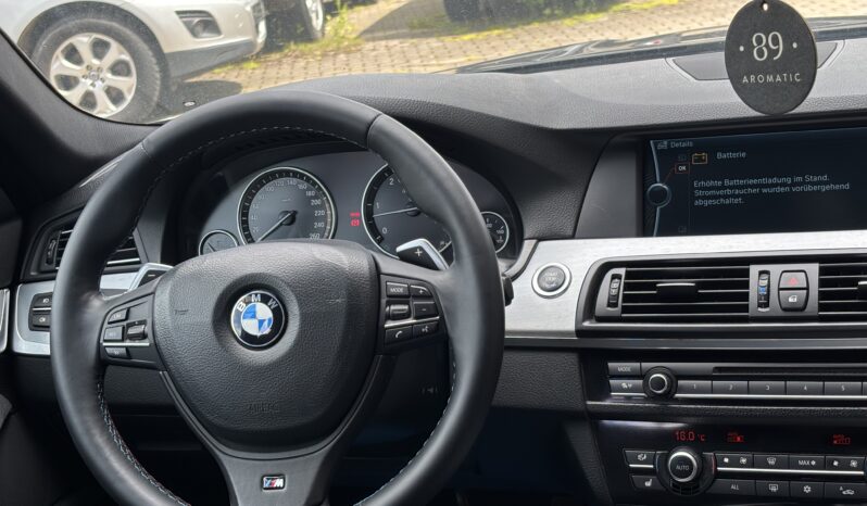 
								BMW 525 pilns									
