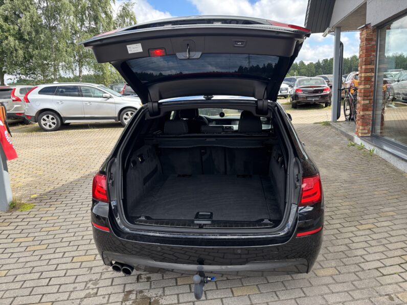 
								BMW 525 pilns									