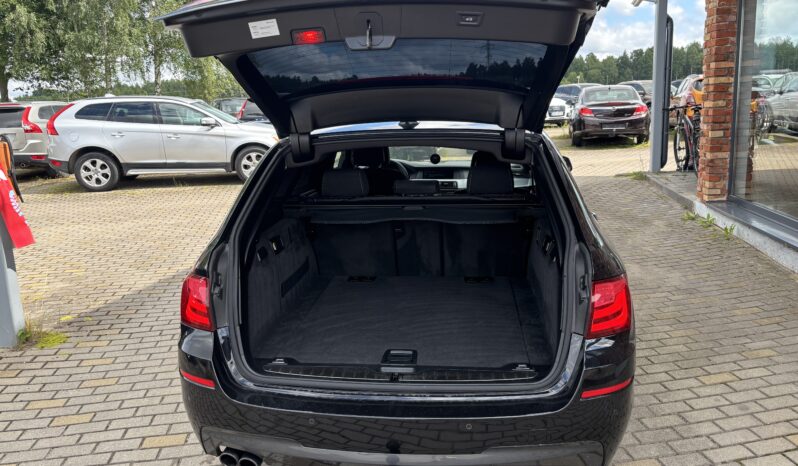 
								BMW 525 pilns									
