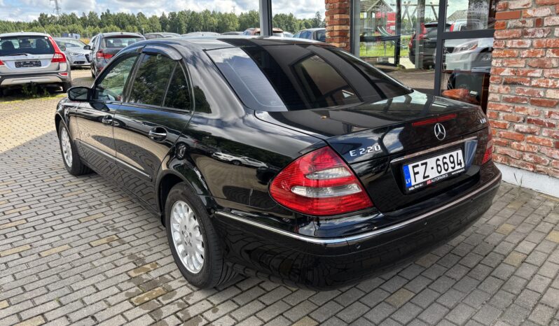 
								MERCEDEZ BENZ E220 pilns									