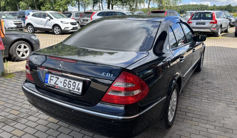 
								MERCEDEZ BENZ E220 pilns									