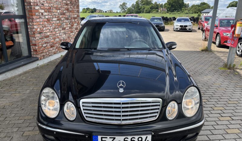 
								MERCEDEZ BENZ E220 pilns									
