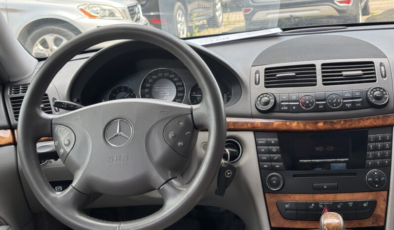 
								MERCEDEZ BENZ E220 pilns									
