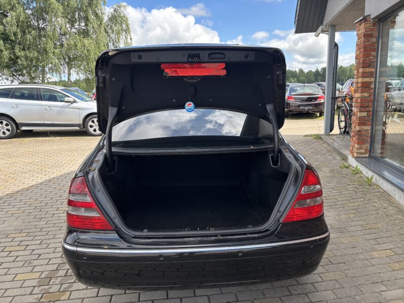 
								MERCEDEZ BENZ E220 pilns									