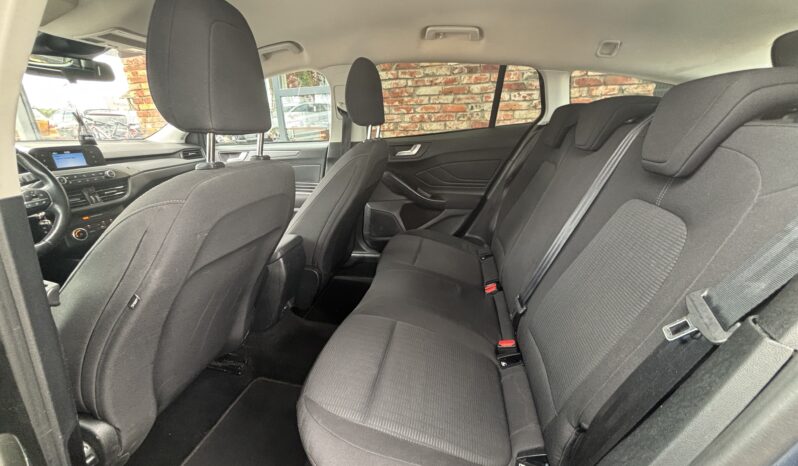
								FORD FOCUS pilns									