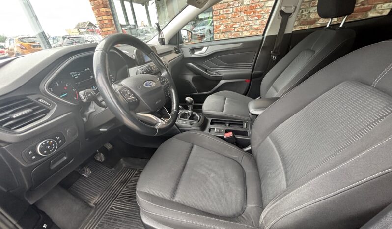 
								FORD FOCUS pilns									