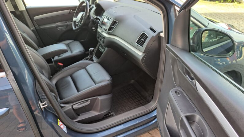 
								Volkswagen Sharan pilns									