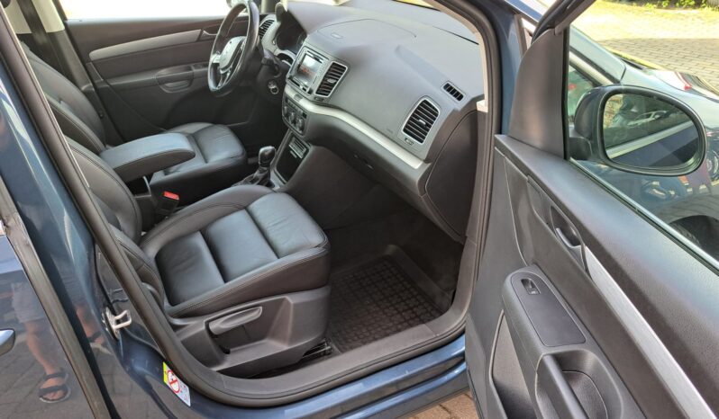 
								Volkswagen Sharan pilns									