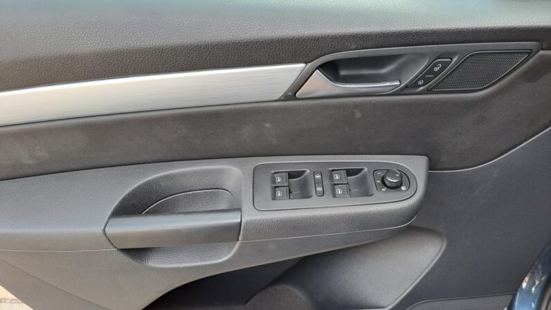 
								Volkswagen Sharan pilns									