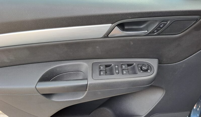 
								Volkswagen Sharan pilns									