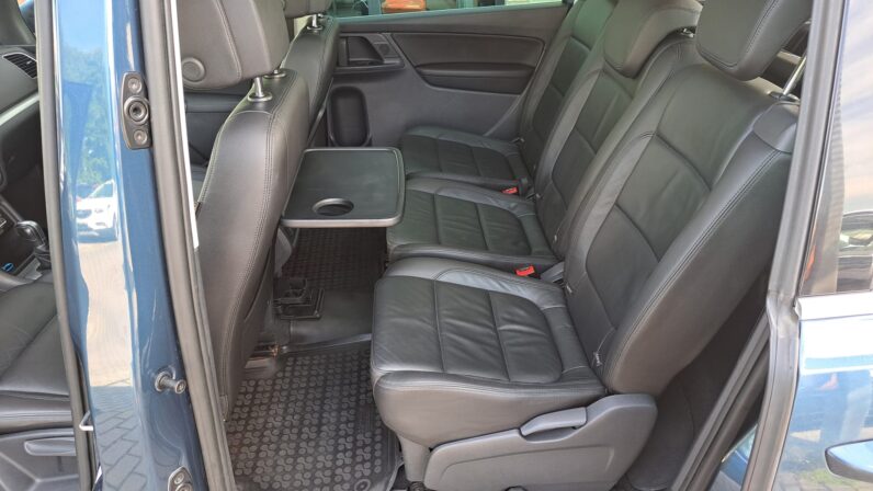 
								Volkswagen Sharan pilns									