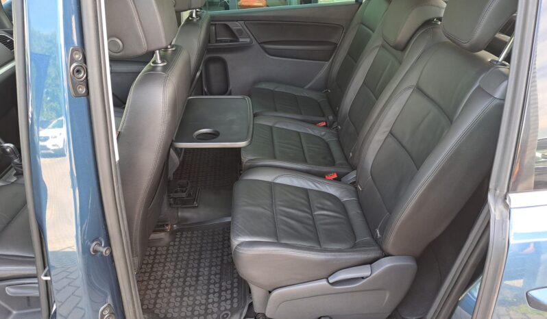 
								Volkswagen Sharan pilns									