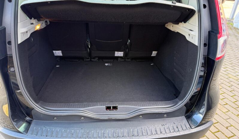 
								Renault Scenic Dynamique pilns									