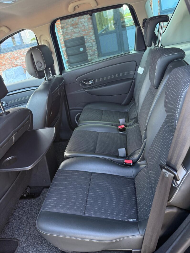
								Renault Scenic Dynamique pilns									