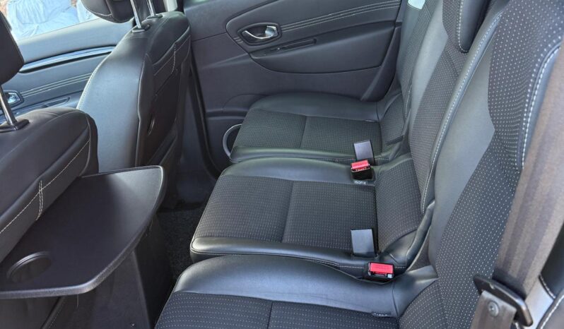 
								Renault Scenic Dynamique pilns									