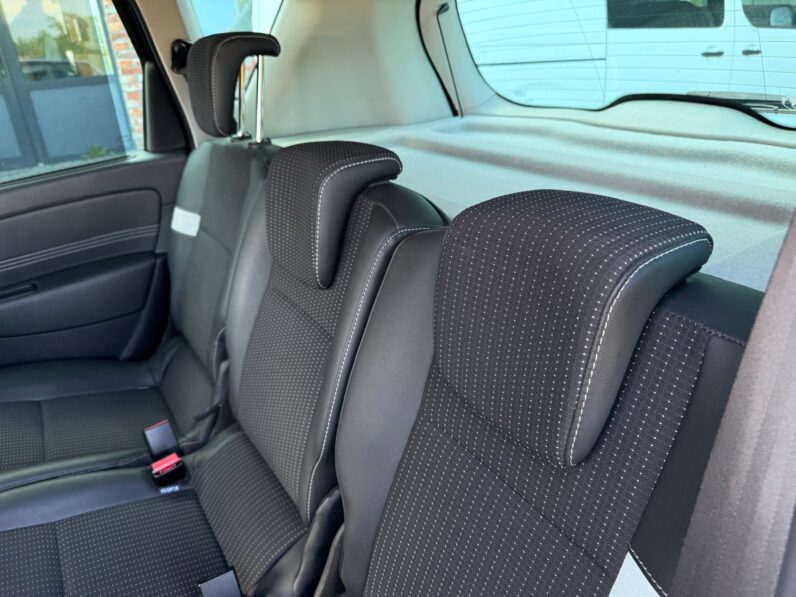
								Renault Scenic Dynamique pilns									
