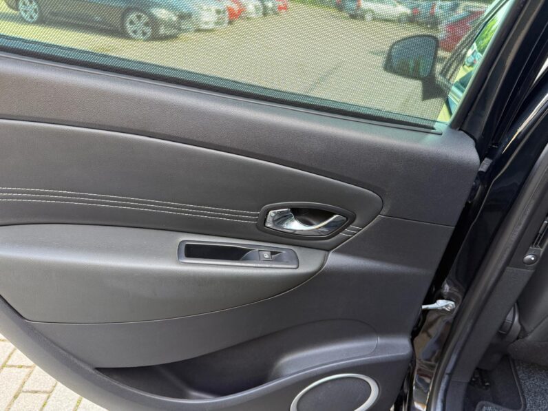 
								Renault Scenic Dynamique pilns									