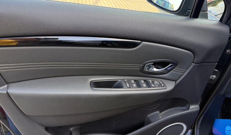 
								Renault Scenic Dynamique pilns									