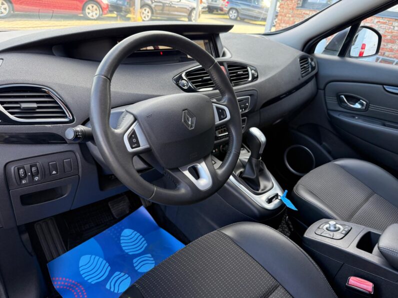 
								Renault Scenic Dynamique pilns									