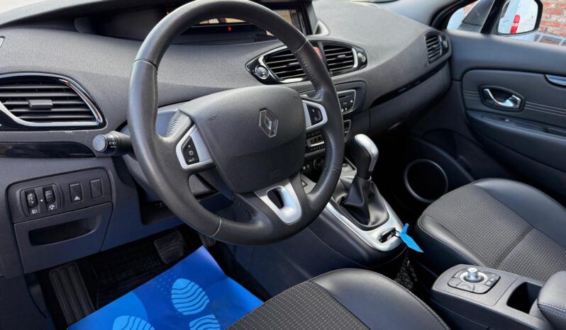 
								Renault Scenic Dynamique pilns									