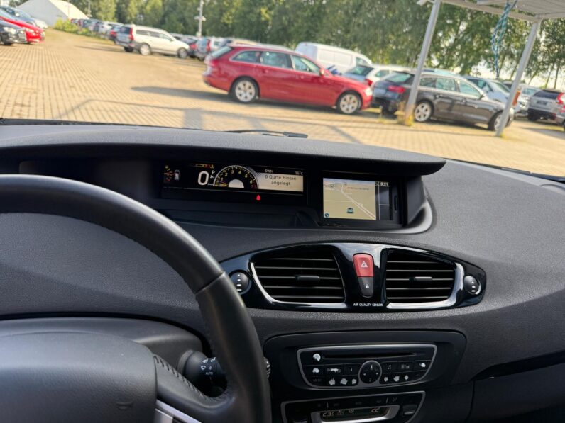 
								Renault Scenic Dynamique pilns									