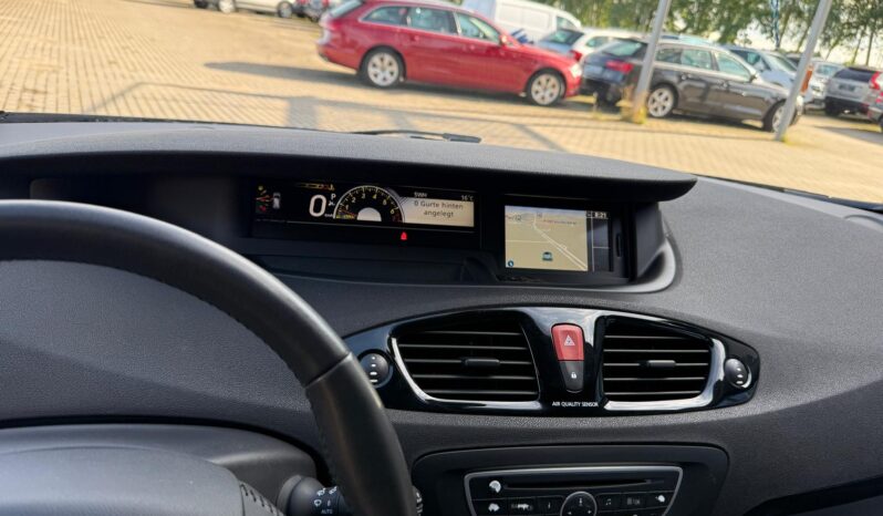 
								Renault Scenic Dynamique pilns									