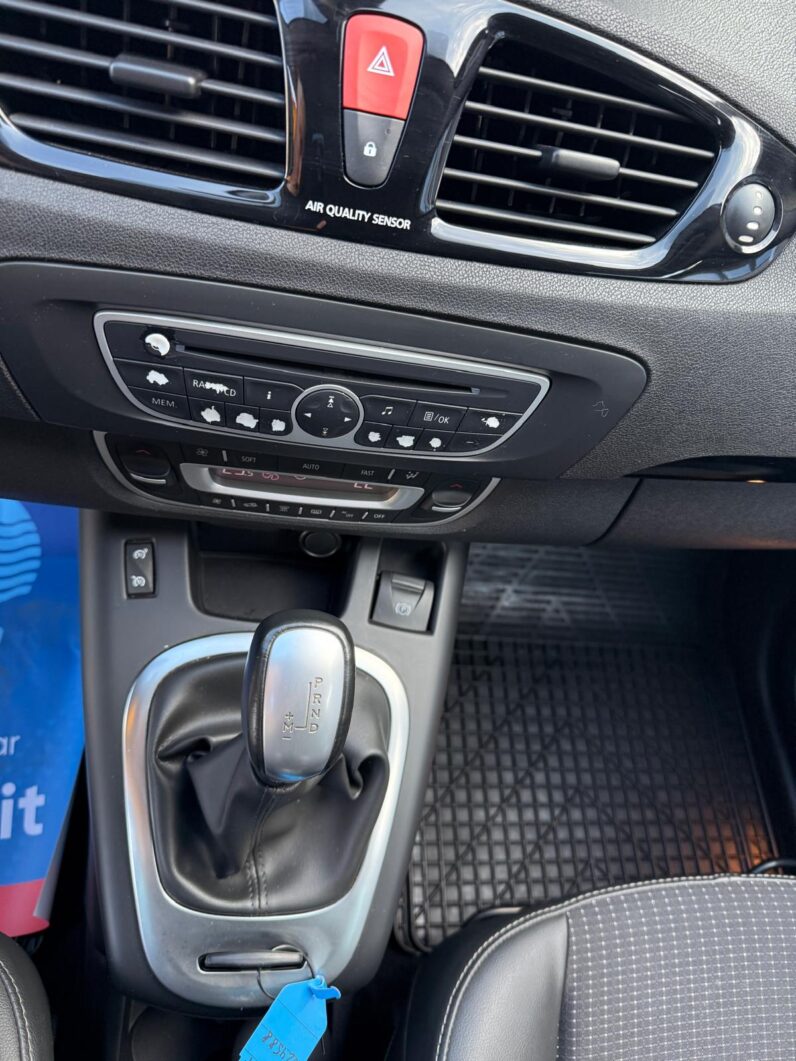 
								Renault Scenic Dynamique pilns									