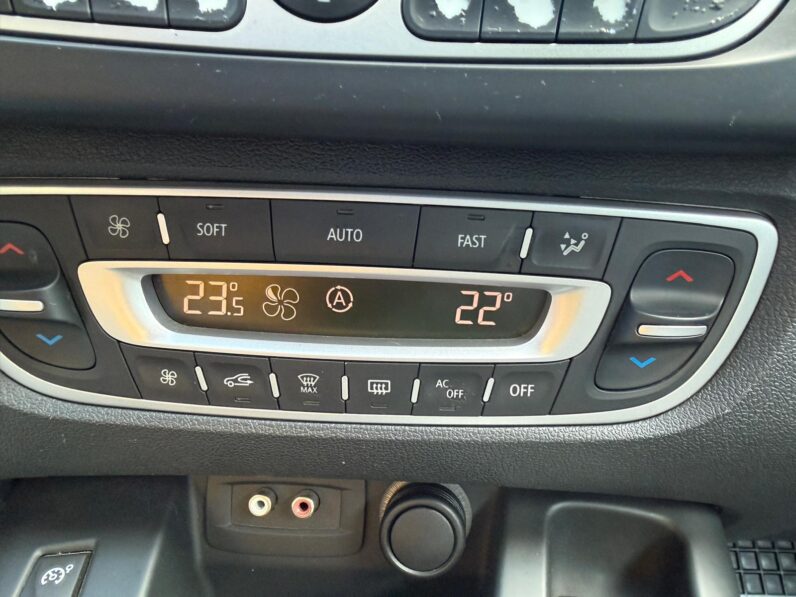 
								Renault Scenic Dynamique pilns									