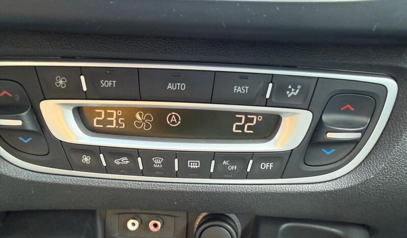 
								Renault Scenic Dynamique pilns									