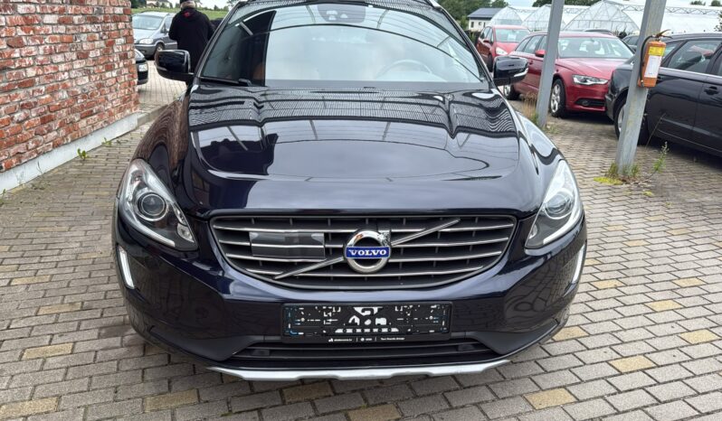 
								Volvo XC 60 pilns									