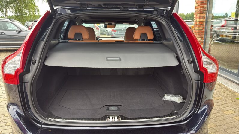 
								Volvo XC 60 pilns									