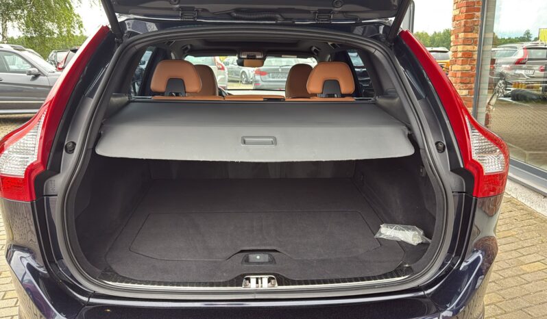 
								Volvo XC 60 pilns									